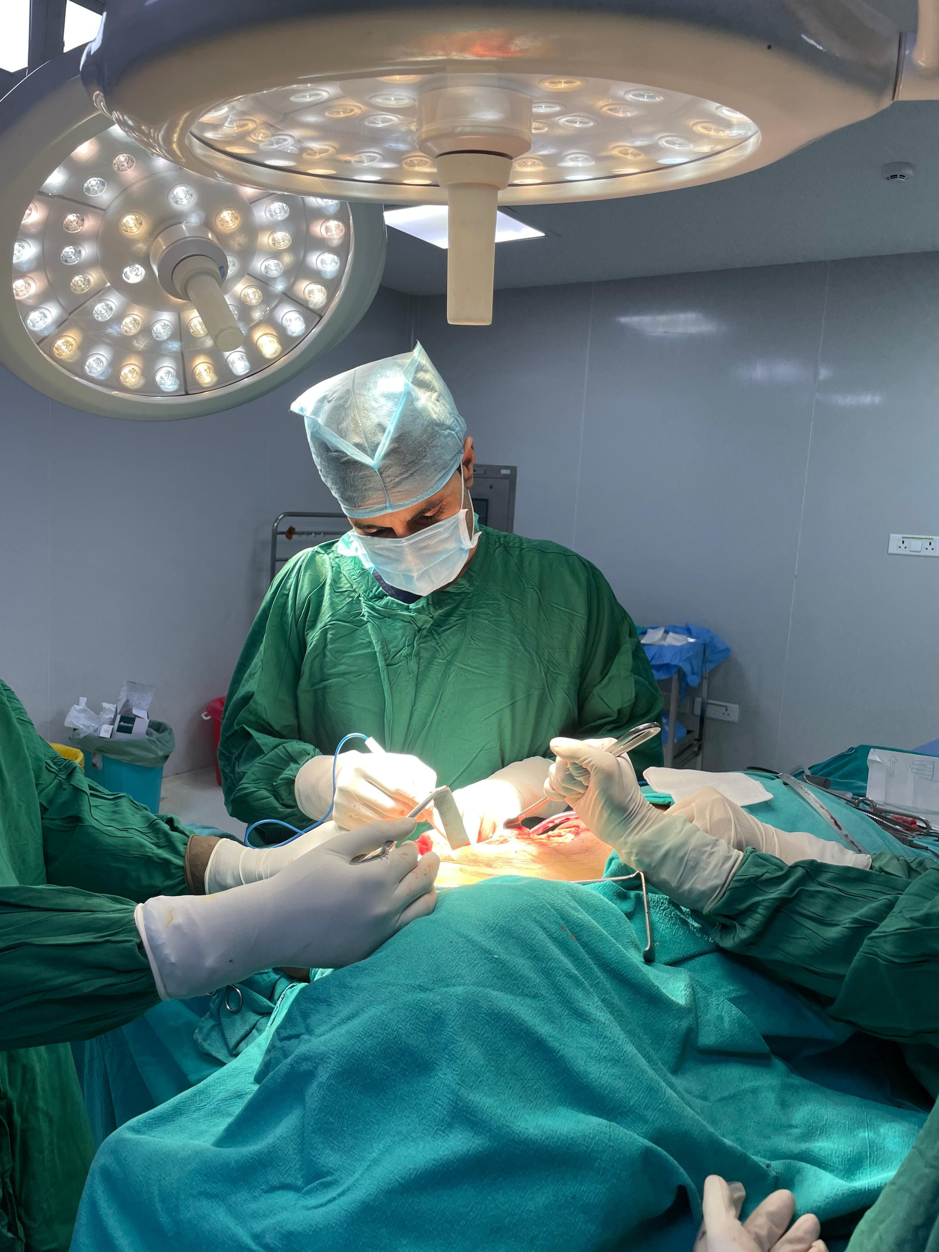 Dr. Raghu Vamsi - Leading Surgical Oncologist